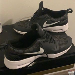 Nike sneakers size 7 great condition